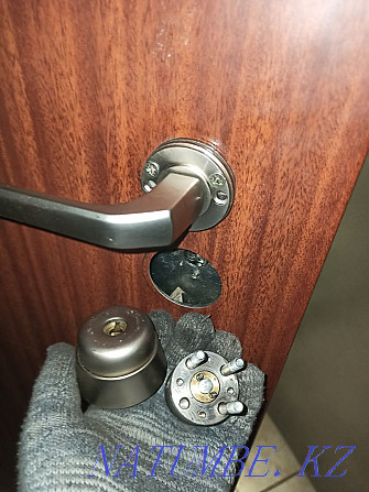 Lock repair door repair handle repair handle replacement change core Petropavlovsk - photo 2