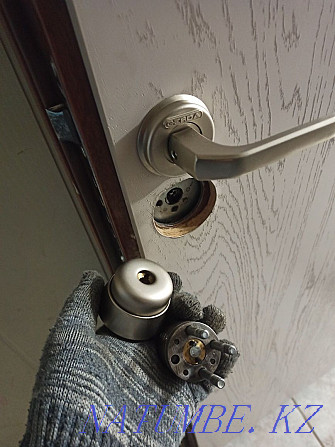 Lock repair door repair handle repair handle replacement change core Petropavlovsk - photo 1