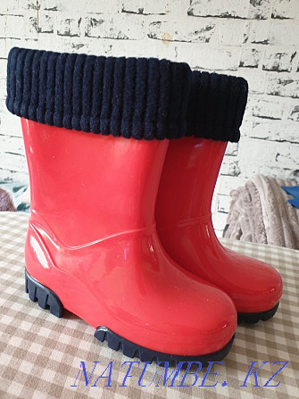 Rubber boots with insulation, new, size 24-25. Poland Almaty - photo 1