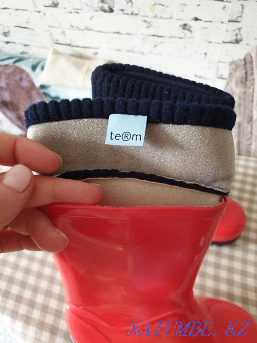 Резиновые сапожки с утеплением, новые, р-р 24-25. Польша Алматы - изображение 3