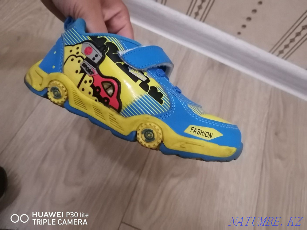 продаю детские кроссовки Караганда - изображение 3