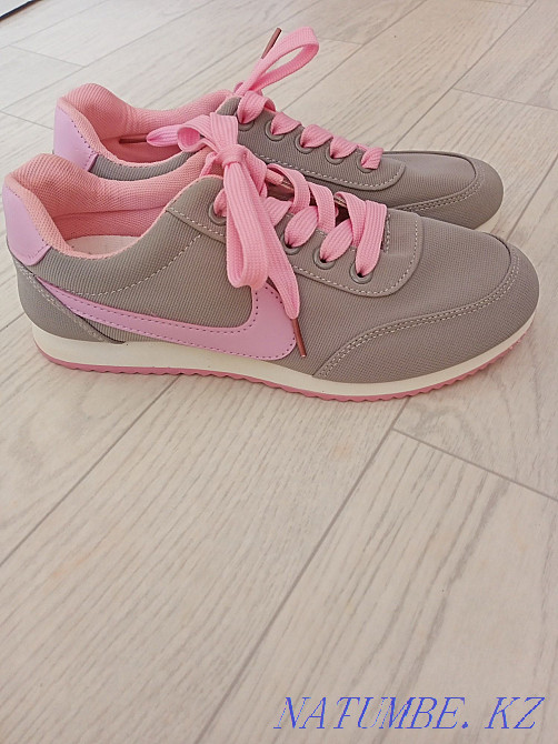 Новые кроссовки и Новые белые макасы. Караганда - изображение 1