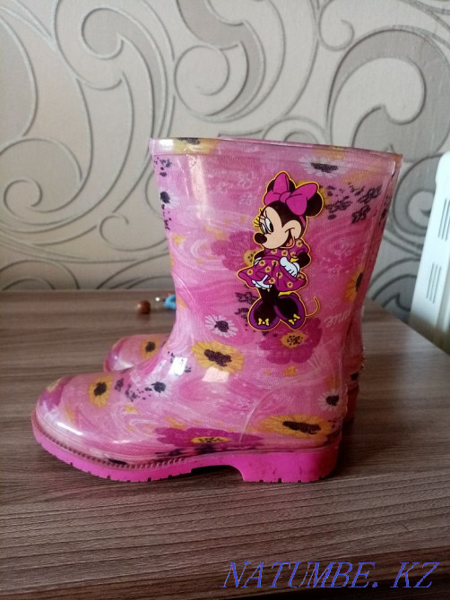 Продам детские резиновые сапоги Усть-Каменогорск - изображение 1