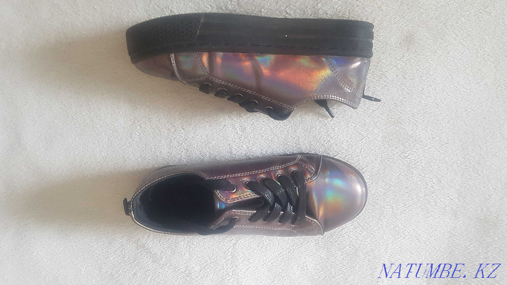 Продам лакированные кеды на высокой подошве Уральск - изображение 1