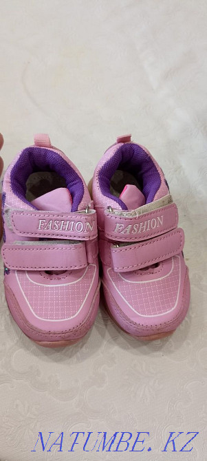 Продам кроссовки на девочку Муткенова - изображение 1