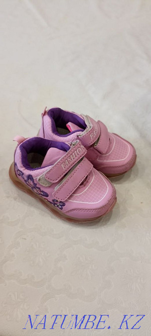 Продам кроссовки на девочку Муткенова - изображение 2