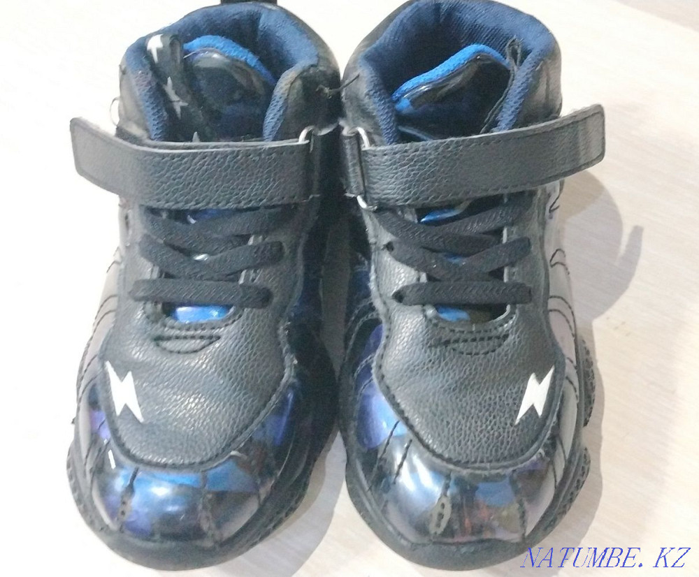 Selling sneakers for a boy  - photo 1