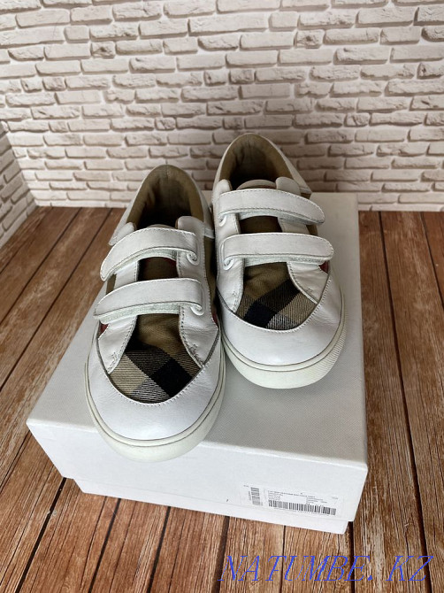 Балалар кроссовкалары BURBERRY унисекс түпнұсқасы  Алматы - изображение 1
