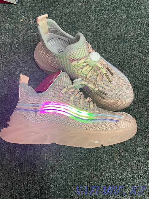 Балаларға арналған жарқыраған кроссовкалар FUDRON 27-31  Алматы - изображение 2