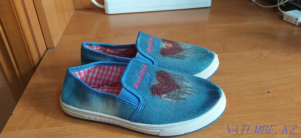 Қыздарға арналған кроссовкалар сатылады  Алматы - изображение 1