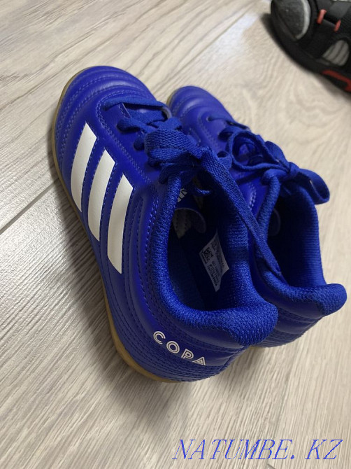 Кеды Adidas 5500 тг для мальчика Астана - изображение 2