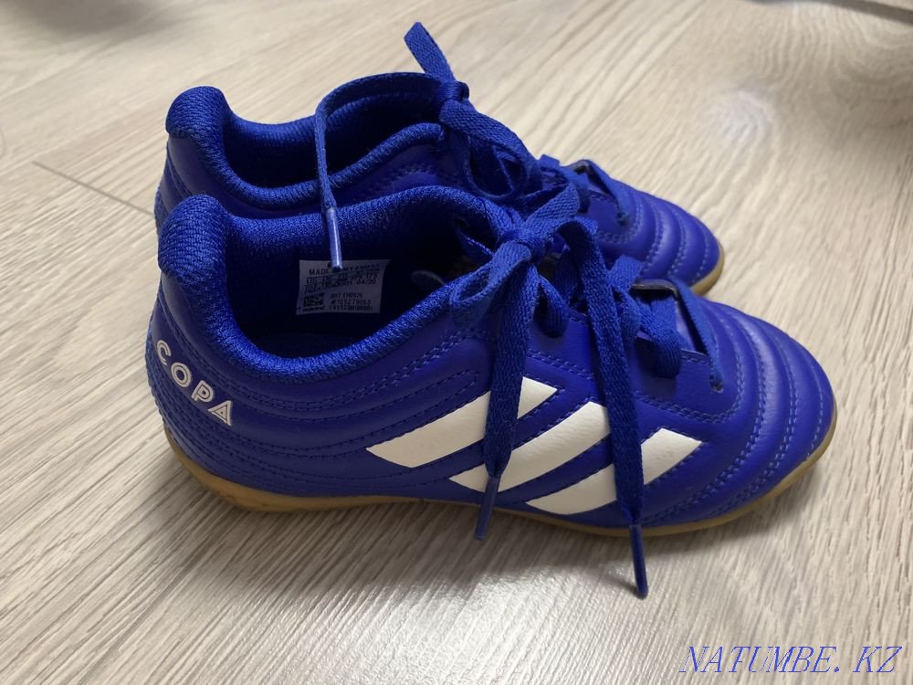 Кеды Adidas 5500 тг для мальчика Астана - изображение 1