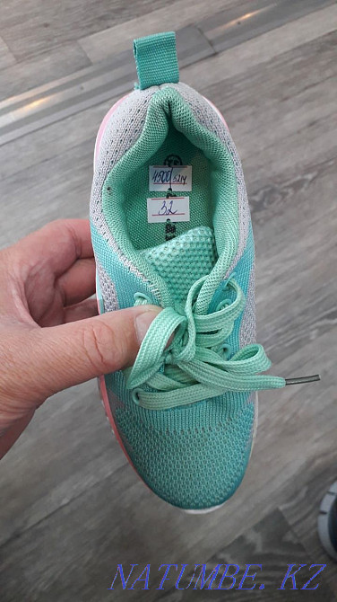 Sell sneakers for girls  - photo 2
