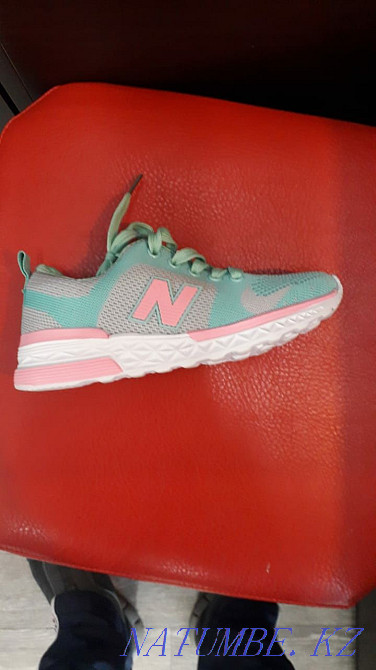 Sell sneakers for girls  - photo 1