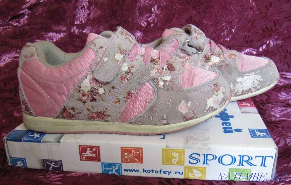 Children's shoes, r.28  - photo 1