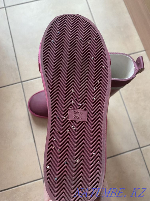 Резиновые сапоги 34 размер Алматы - изображение 3