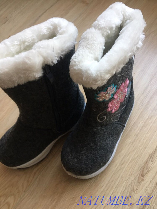 Urgently! Felt boots for children 27 size for girls. Natural. Astana - photo 1