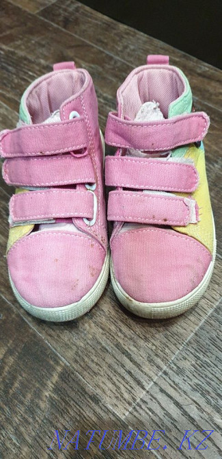 Sell white sneakers Temirtau - photo 4