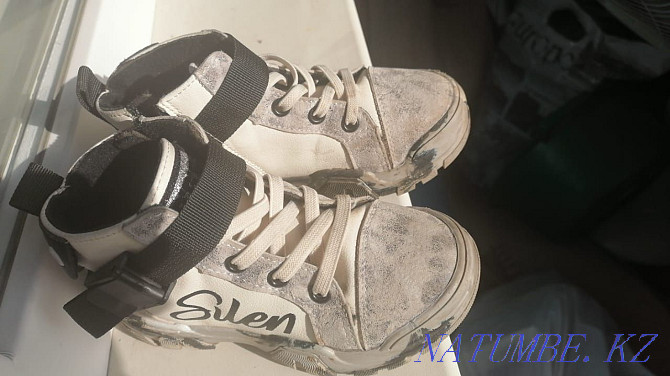 Балаларға арналған кроссовкалар 28 размер сатылады  Өскемен - изображение 2
