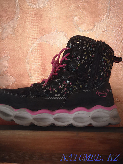 Дёшево! 2000 т. только до 24.04.Продам ботиночки для девочки Семей - изображение 2