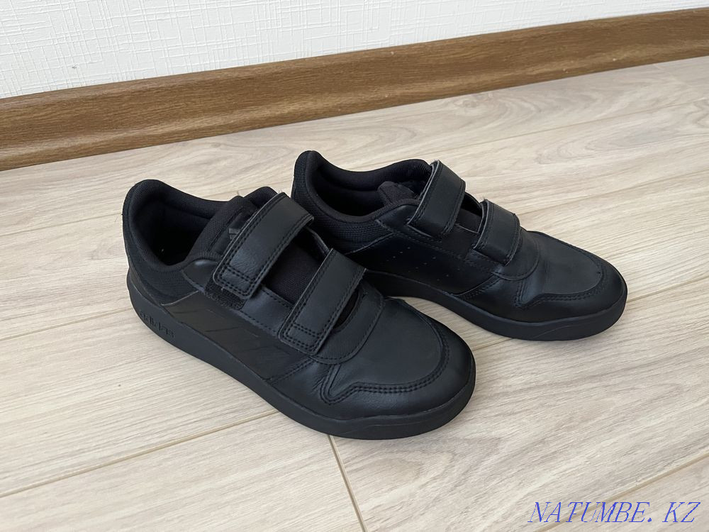 Adidas балаларға арналған кроссовкалар  Алматы - изображение 1