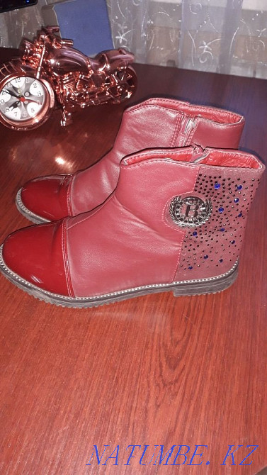 Ботинки для девочки 34, сандалии 32 р, туфли 35р. Караганда - изображение 1