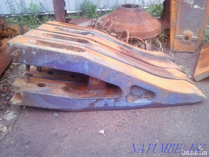 Bucket tooth of a mining crawler excavator EKG-5-8-10 Kostanay - photo 1