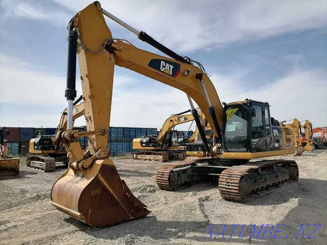 Қолданылған шынжыр табанды экскаватор Cat 330 D2L  Алматы - изображение 1