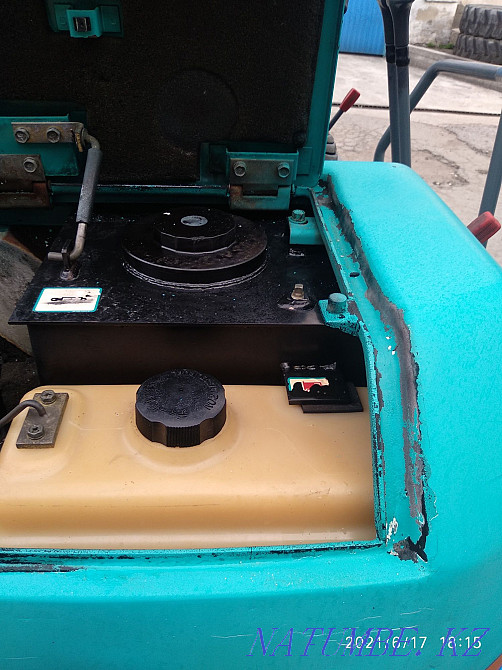 The excavator caterpillar on rubber to the course. Qaskeleng - photo 7