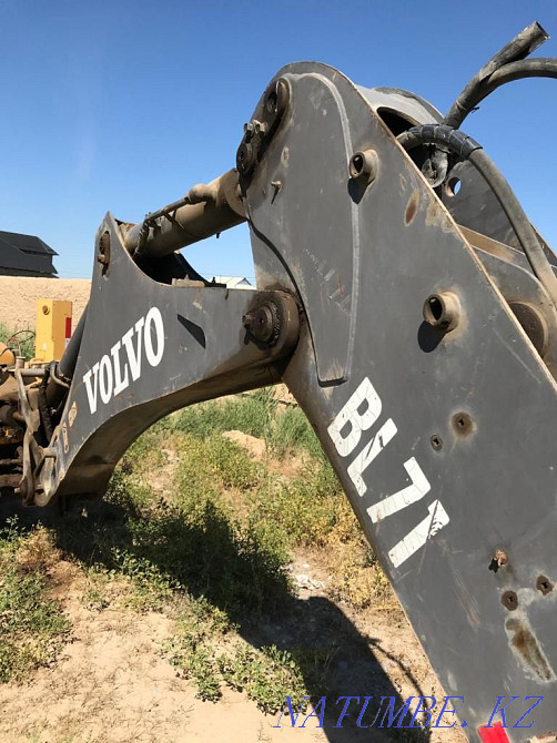 URGENTLY! VOLVO backhoe loader, 3 in 1 for sale! Turkestan - photo 3