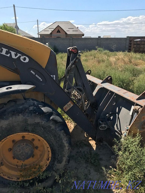 URGENTLY! VOLVO backhoe loader, 3 in 1 for sale! Turkestan - photo 2