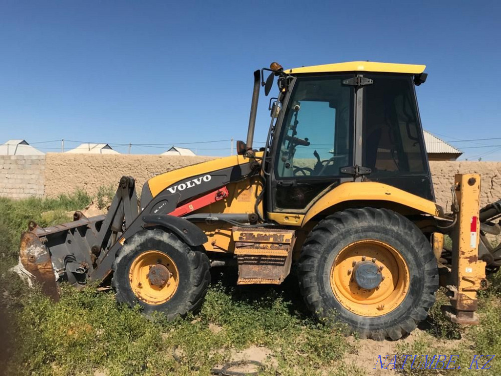 URGENTLY! VOLVO backhoe loader, 3 in 1 for sale! Turkestan - photo 1