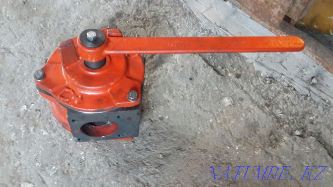 Crane four-way, on the cesspool machine KO 503 Kostanay - photo 1