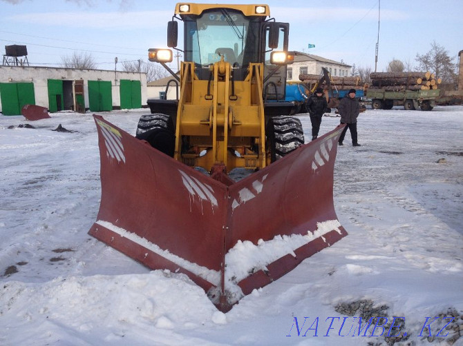 продам отвал для снега на фронтальный погрузчик 5ти тон боковая косая Астана - изображение 4