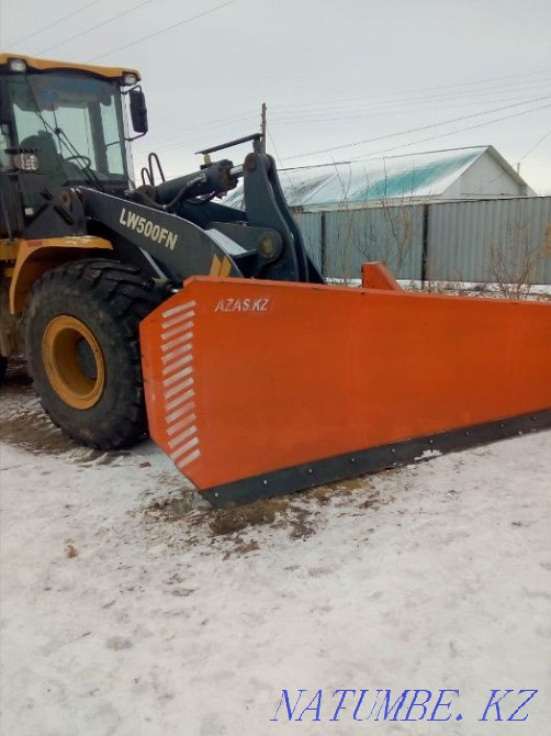 I will sell a snow plow for a front loader 5 tons side oblique Astana - photo 1