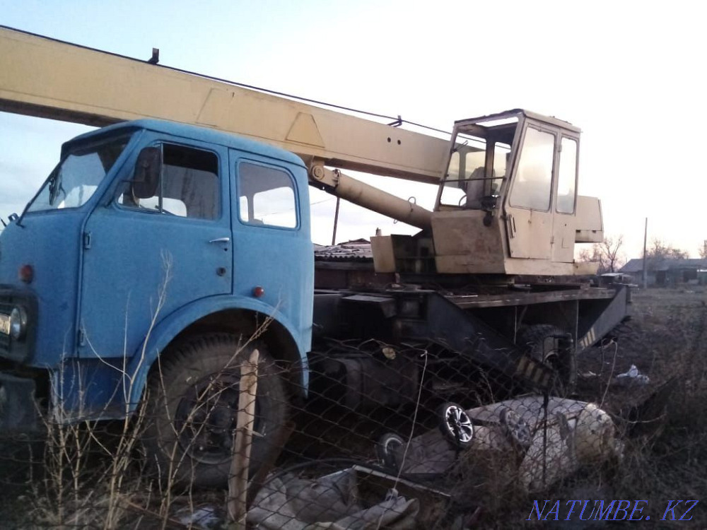 Truck crane based on MAZ Karagandy - photo 1
