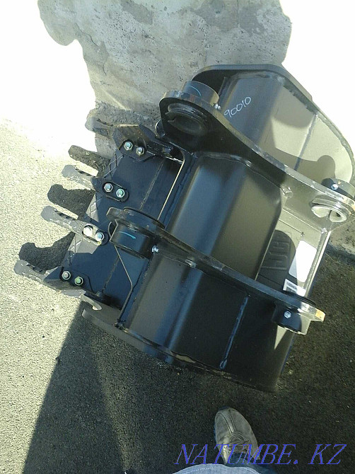 Ковши, вилы, быстросъем, пальцы на JCB Шымкент - изображение 1