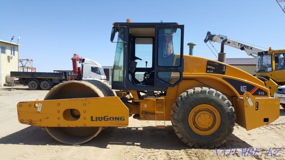 Roller 16ton unpaved  - photo 2