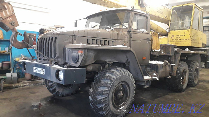 Truck crane based on Ural  - photo 1