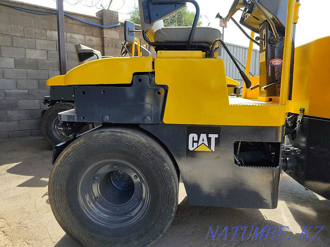 Combined roller CATERPELLAR CB-335D Almaty - photo 3