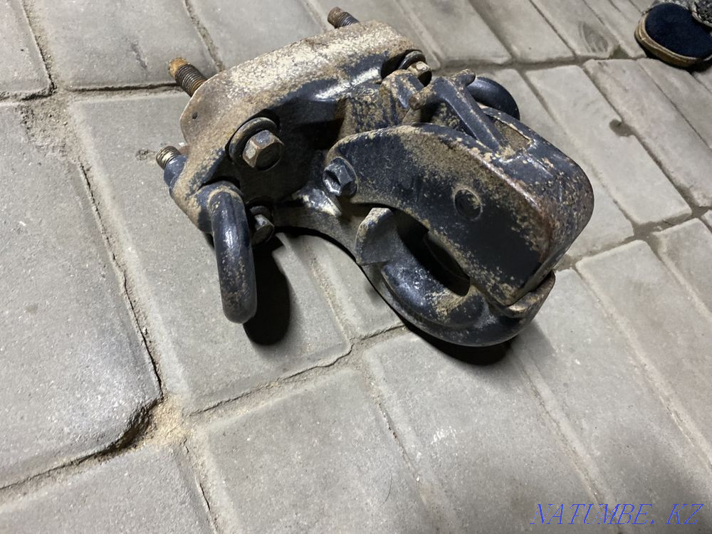 Tow bar on a car  - photo 1