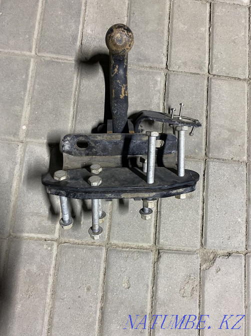 Tow bar on a car  - photo 1