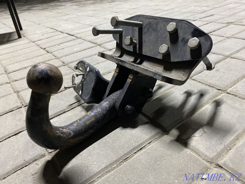 Tow bar on a car  - photo 2