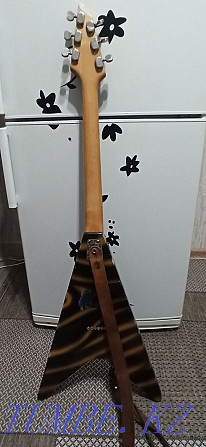 Электр гитарасын сатыңыз немесе сатыңыз  Петропавл - изображение 3