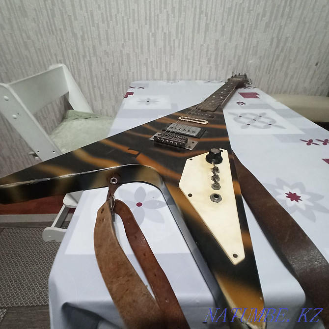 Электр гитарасын сатыңыз немесе сатыңыз  Петропавл - изображение 1