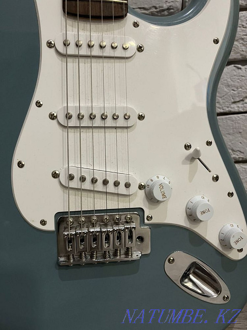 Squier Stratocaster Fender электрогитарасы  Астана - изображение 4