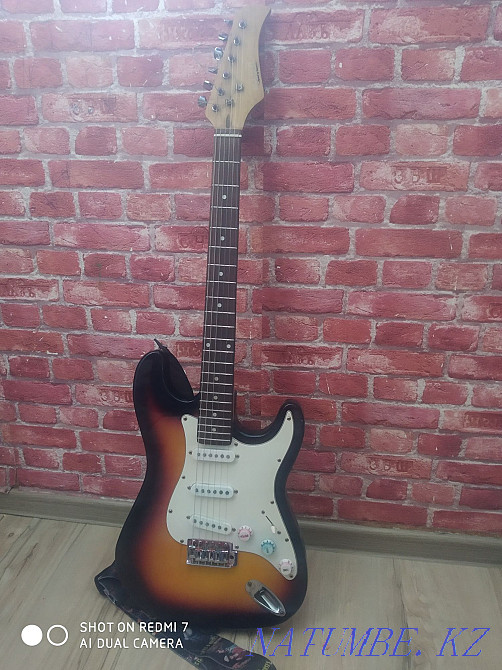 electric guitar with combo amp Almaty - photo 1
