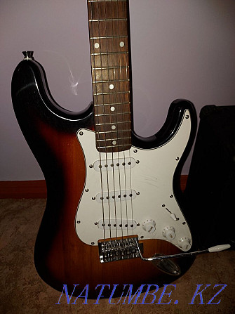 Electric guitar + amp + guitar case  - photo 2