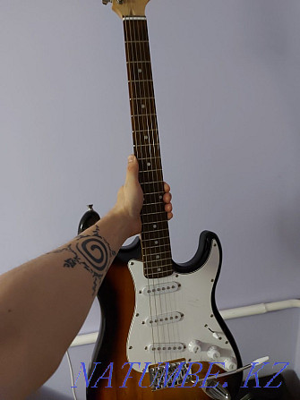 Electric guitar + amp + guitar case  - photo 1