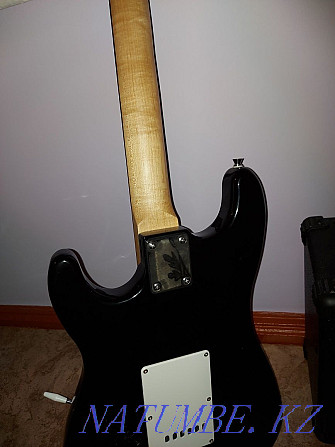 Electric guitar + amp + guitar case  - photo 3